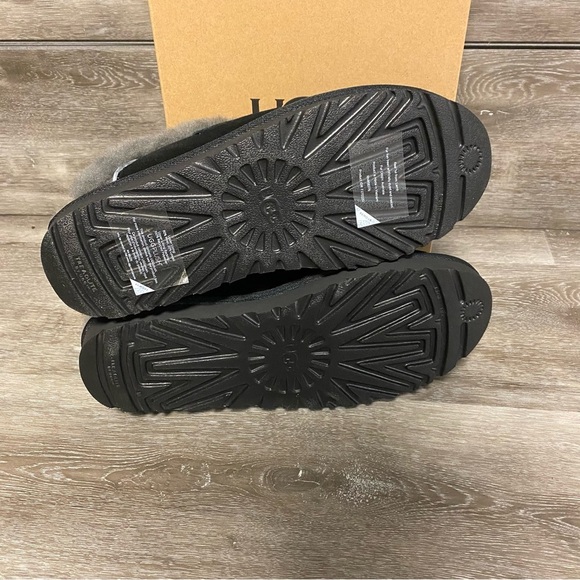 UGG | Cluggette Slippers In Black Grey Indoor Outdoor NEW - Picture 9 of 17